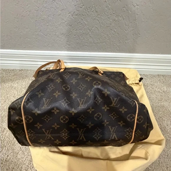 Louis Vuitton Monogram Canvas Totally MM Tote - Picture 4 of 9